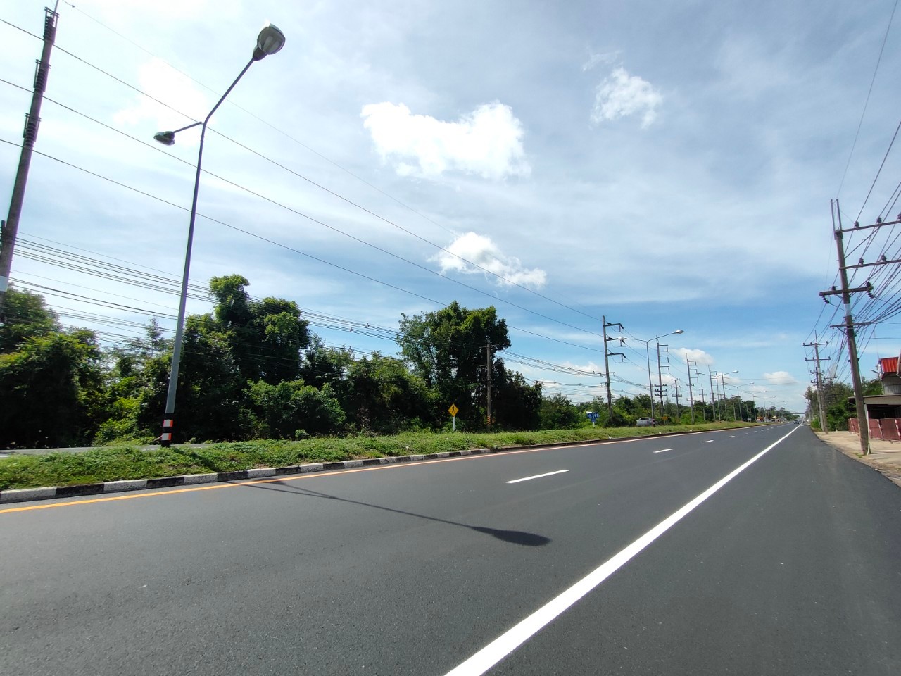 งานปรับปรุงผิวทางแอสฟัลต์คอนกรีตเดิม นำกลับมาใช้ใหม่ ทางหลวงหมายเลข 212 ตอน อำนาจเจริญ - ลืออำนาจ ตอน 1 ระหว่าง กม.514+850 - กม.515+956  ปริมาณงาน 22,841 ตร.ม.